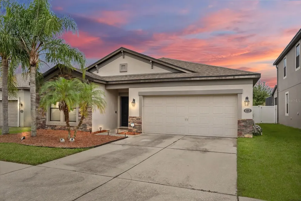 4739 Woods Landing Lane Tampa FL 33619