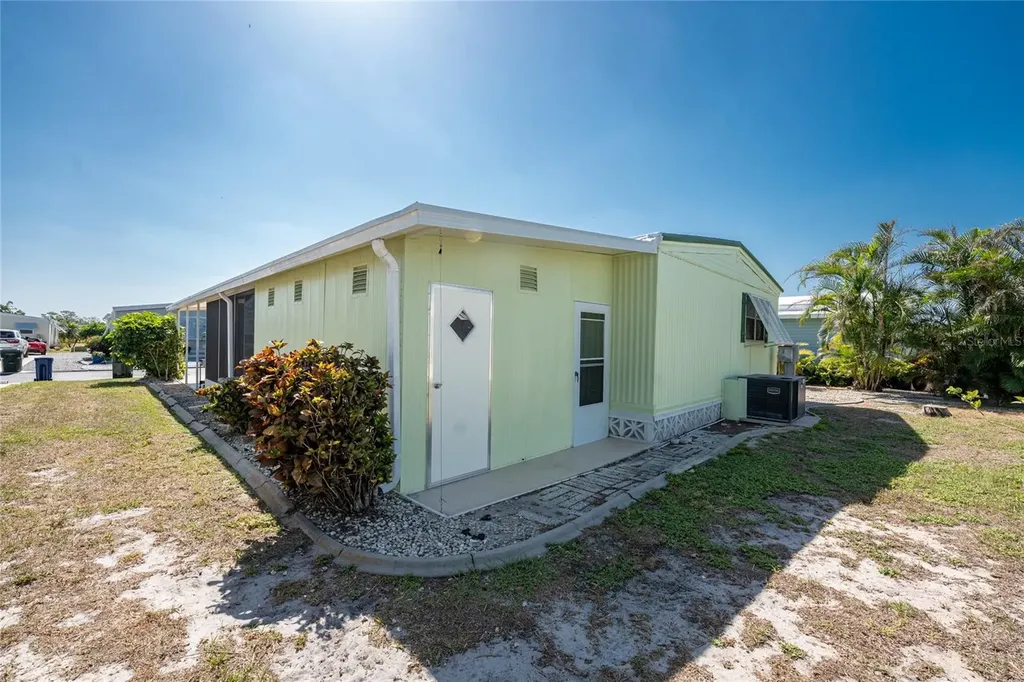 7 N Esplanade Street Englewood FL 34223