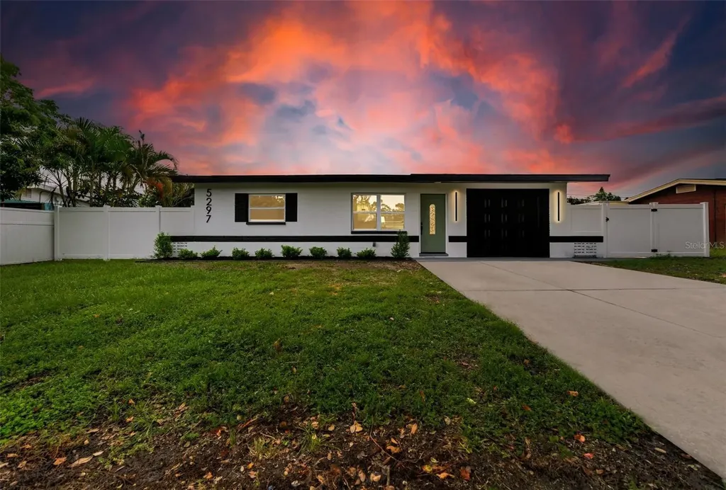 5297 68th Way N St Petersburg FL 33709
