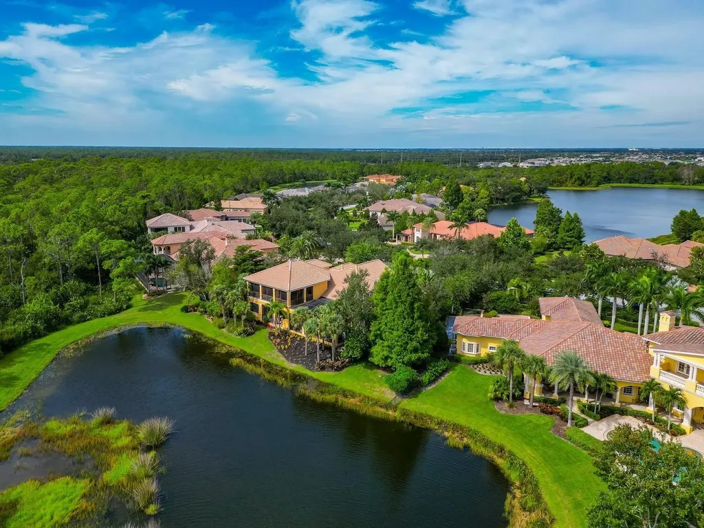 8305 Farington Court Bradenton FL 34202