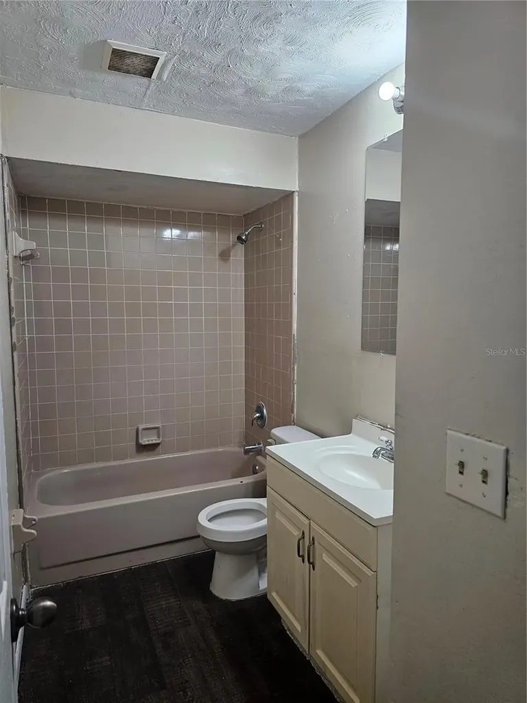 384-386 Cocoa Court Kissimmee FL 34758