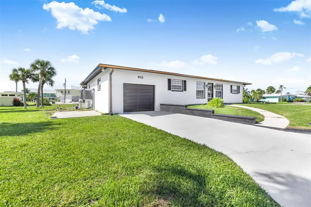 915 Suncrest Lane Englewood FL 34223