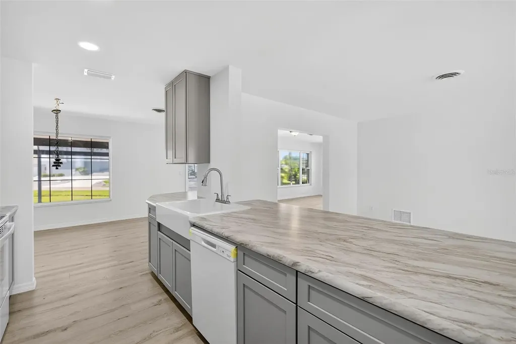 915 Suncrest Lane Englewood FL 34223