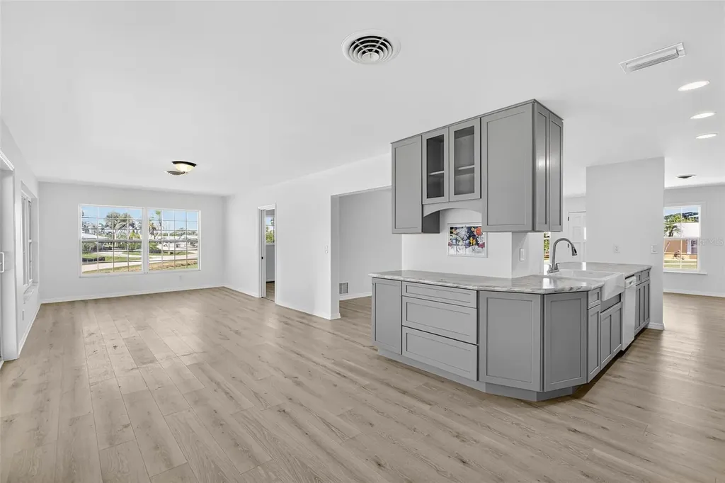 915 Suncrest Lane Englewood FL 34223