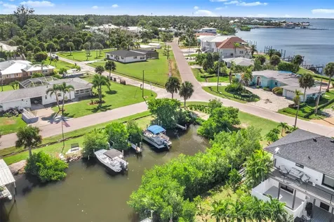 915 Suncrest Lane Englewood FL 34223