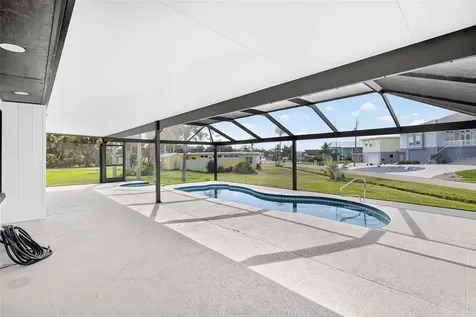 915 Suncrest Lane Englewood FL 34223