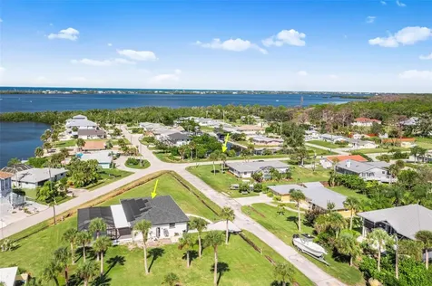 915 Suncrest Lane Englewood FL 34223