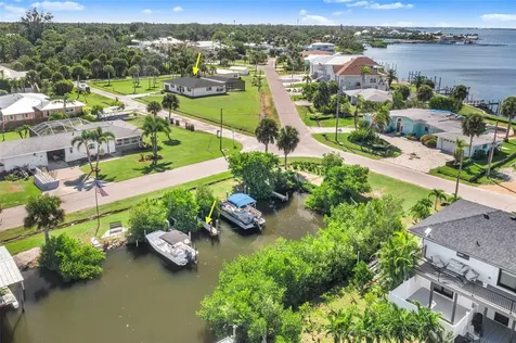 915 Suncrest Lane Englewood FL 34223