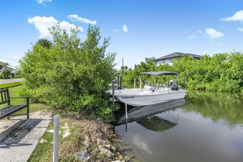 915 Suncrest Lane Englewood FL 34223