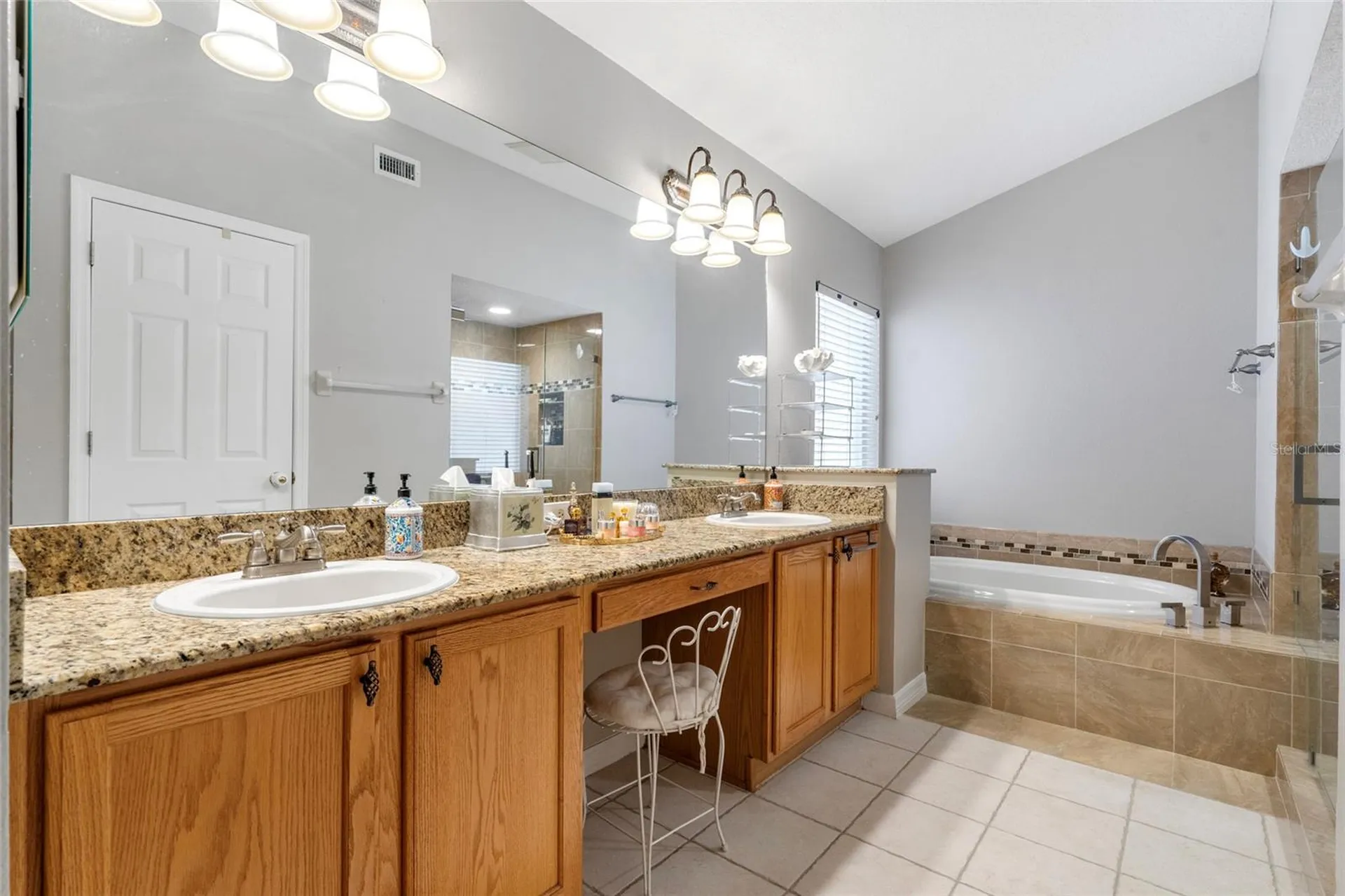 5542 Avenue Du Soleil Lutz FL 33558