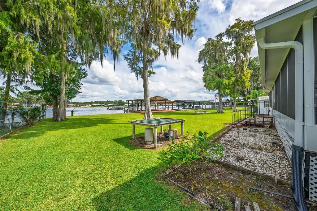 56310 Redbud Road Astor FL 32102