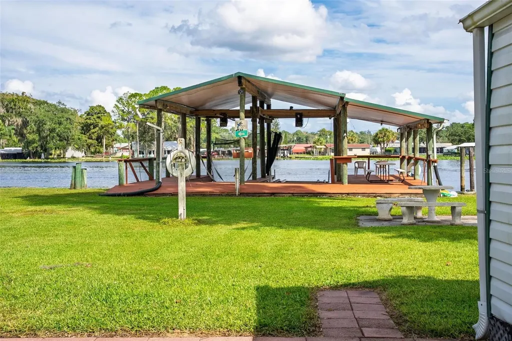 56310 Redbud Road Astor FL 32102