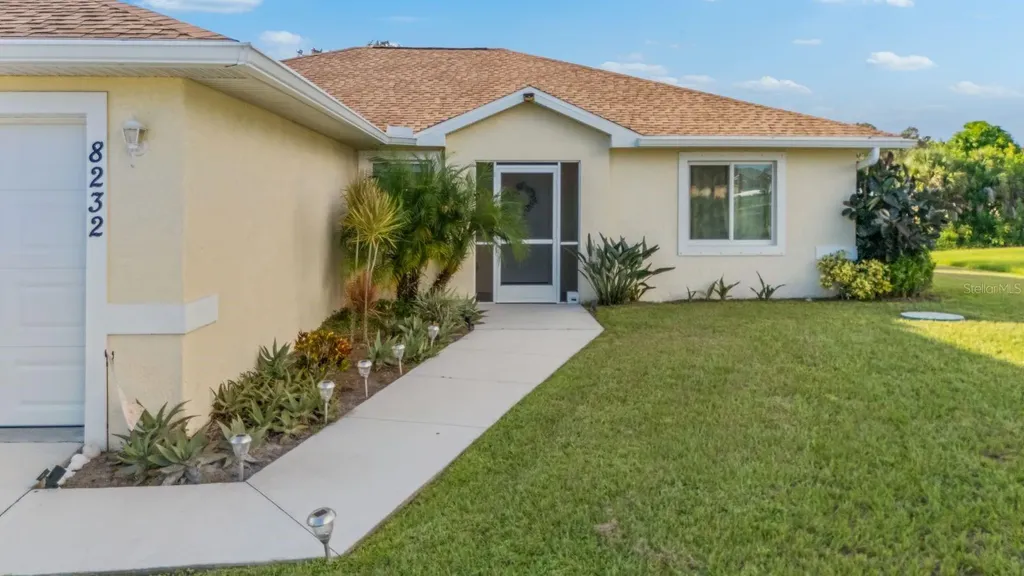 8232 Wawana Road North Port FL 34287
