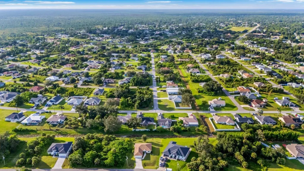 8232 Wawana Road North Port FL 34287