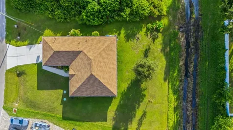 8232 Wawana Road North Port FL 34287