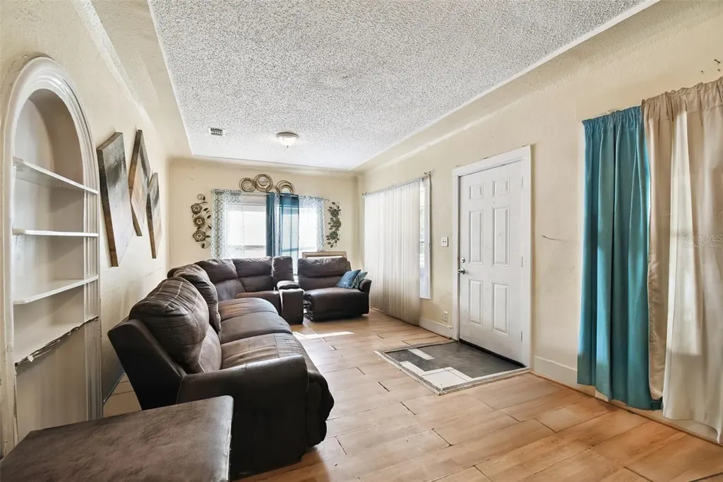 3417 E Lake Avenue Tampa FL 33610