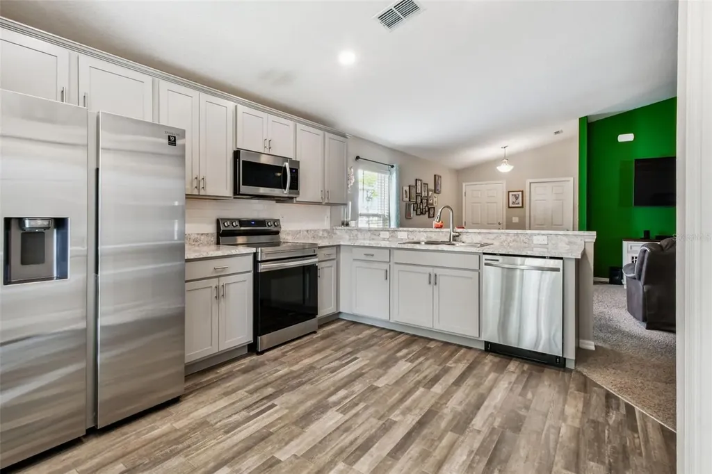 6977 Abbywood Lane Zephyrhills FL 33541