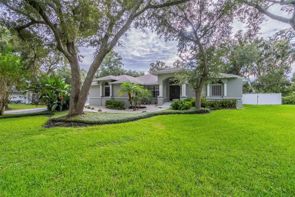 6745 Forestwood Dr W Lakeland FL 33811