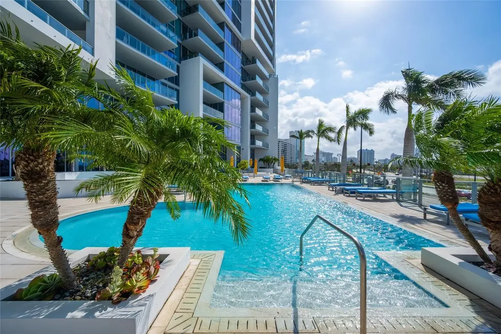 1155 N Gulfstream Avenue Sarasota FL 34236
