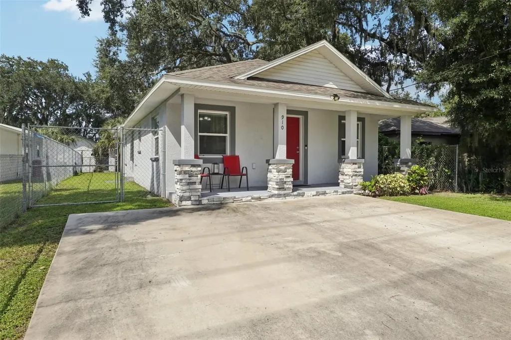 910 E Alabama Street Plant City FL 33563