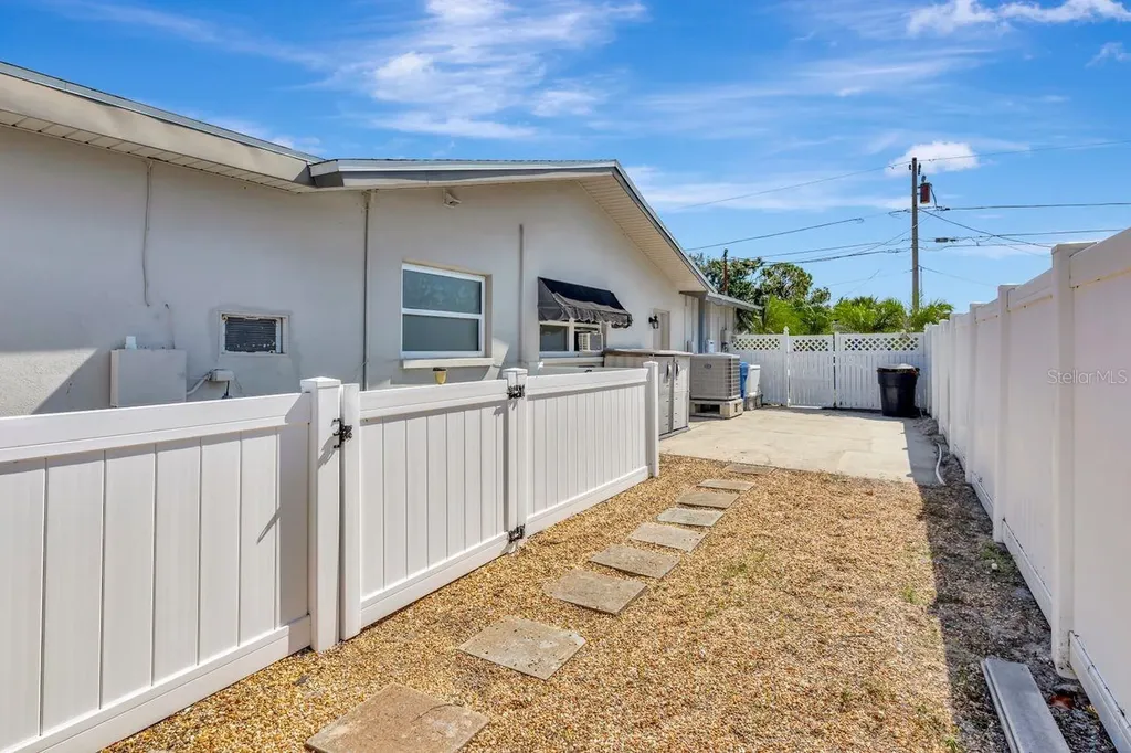 1113 45th Avenue NE St Petersburg FL 33703
