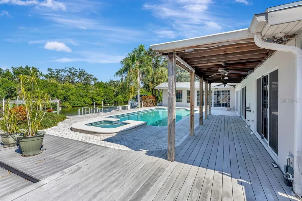 1113 45th Avenue NE St Petersburg FL 33703