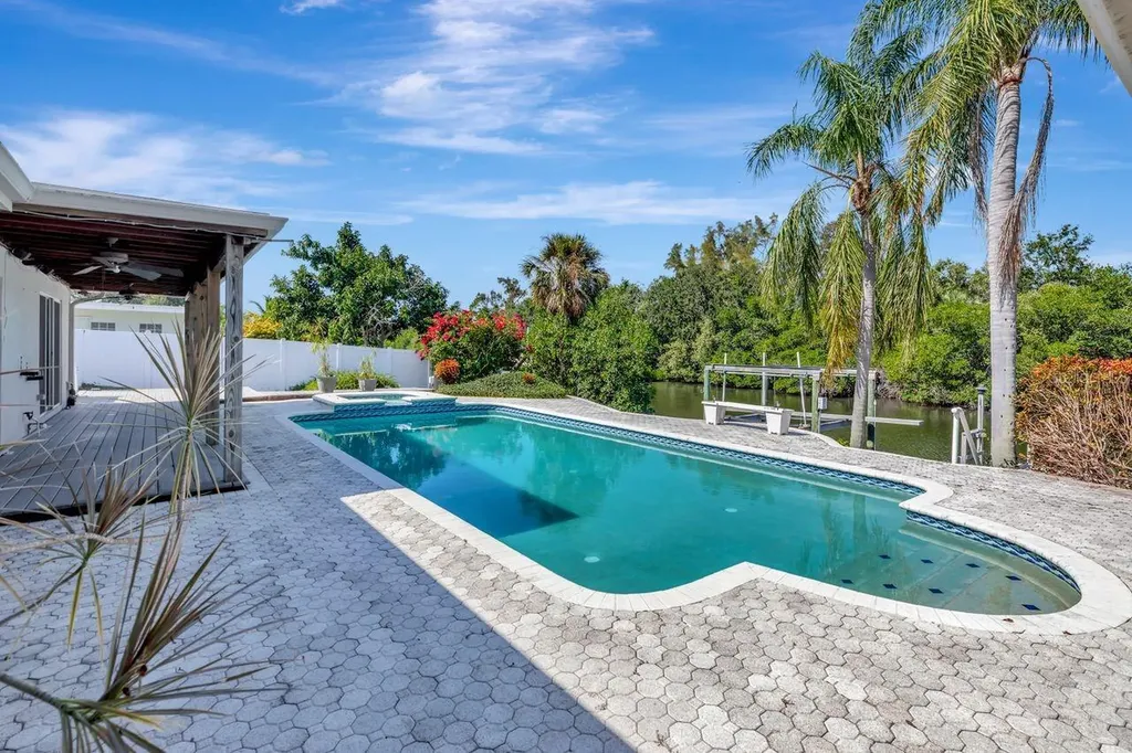 1113 45th Avenue NE St Petersburg FL 33703