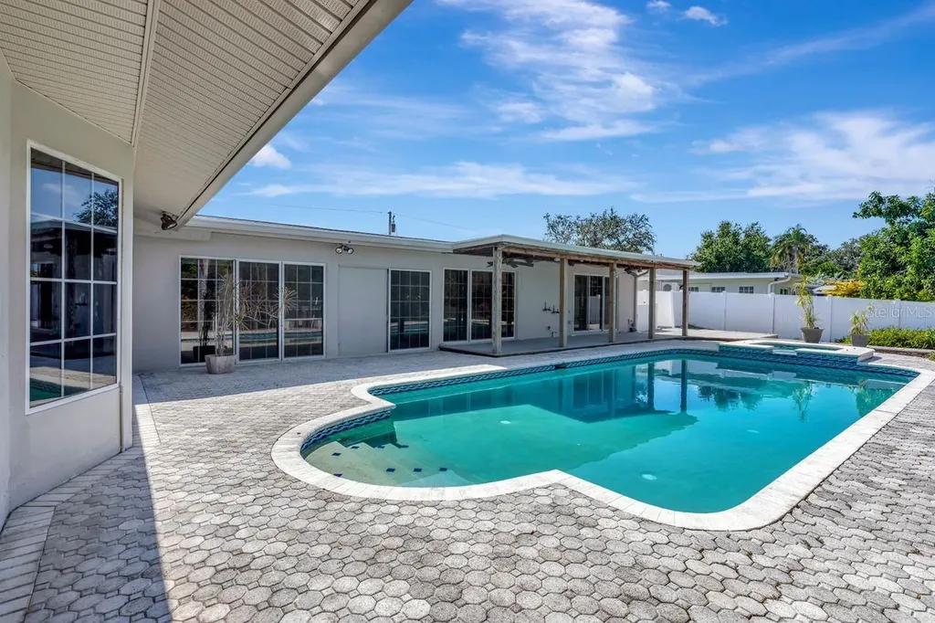 1113 45th Avenue NE St Petersburg FL 33703