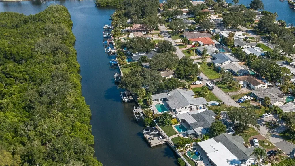 1113 45th Avenue NE St Petersburg FL 33703