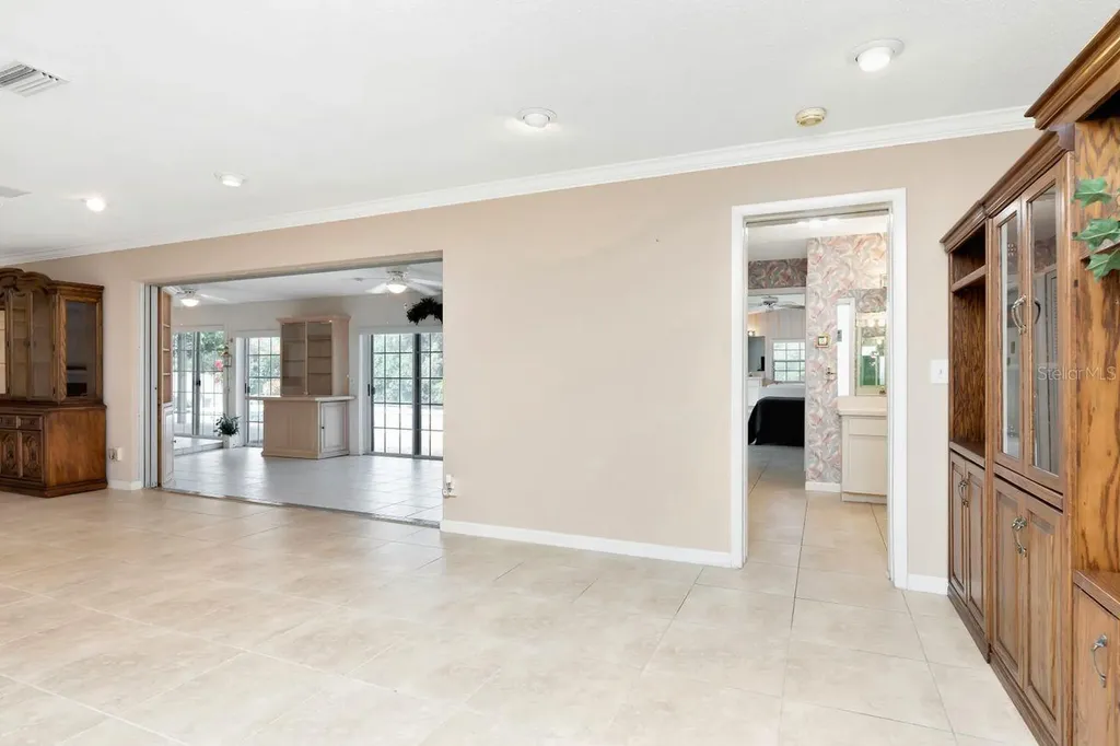 1113 45th Avenue NE St Petersburg FL 33703