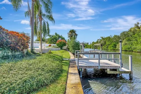 1113 45th Avenue NE St Petersburg FL 33703