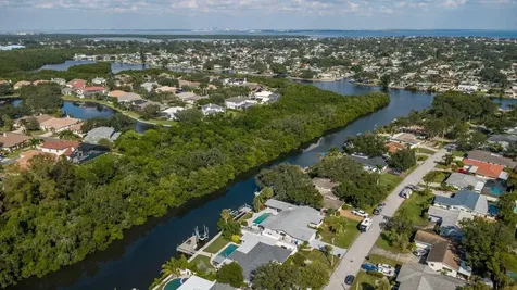 1113 45th Avenue NE St Petersburg FL 33703
