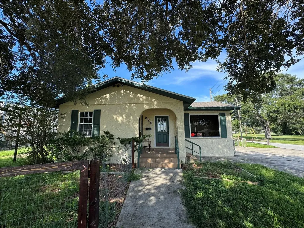 225 N Scenic Highway Frostproof FL 33843