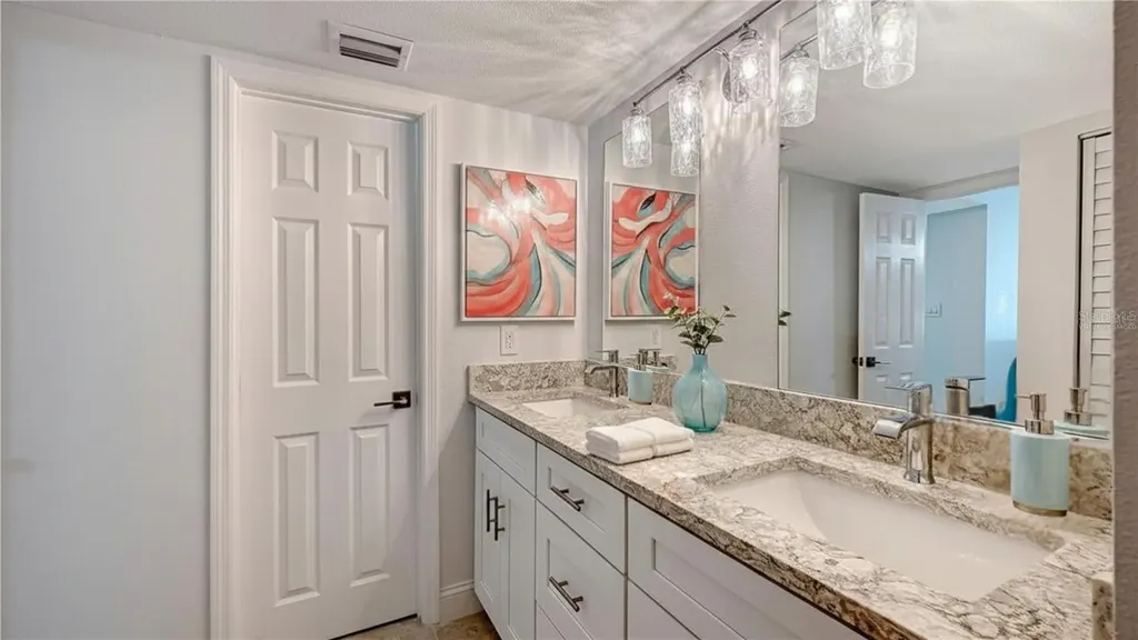 4976 Gulf Of Mexico Drive Longboat Key FL 34228