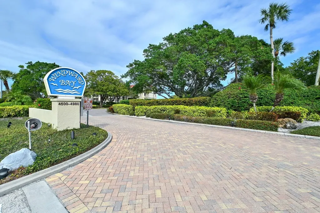 4976 Gulf Of Mexico Drive Longboat Key FL 34228