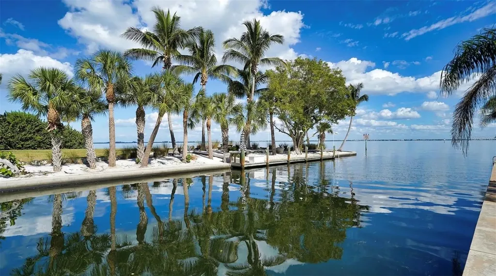 4976 Gulf Of Mexico Drive Longboat Key FL 34228