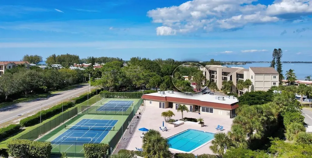 4976 Gulf Of Mexico Drive Longboat Key FL 34228