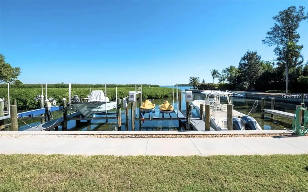 4976 Gulf Of Mexico Drive Longboat Key FL 34228