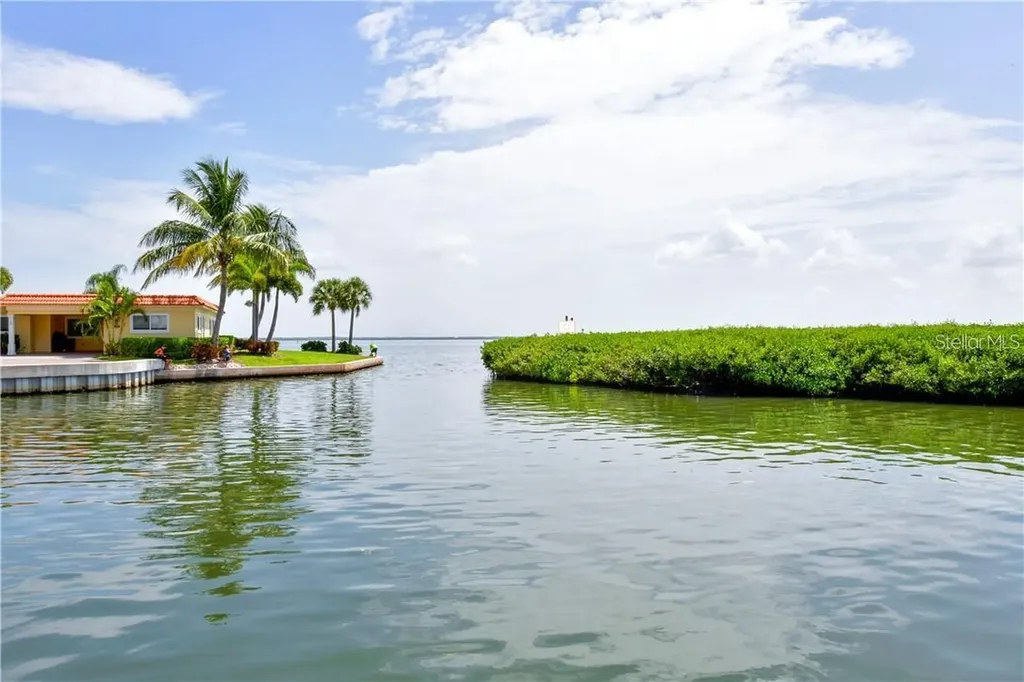 4976 Gulf Of Mexico Drive Longboat Key FL 34228