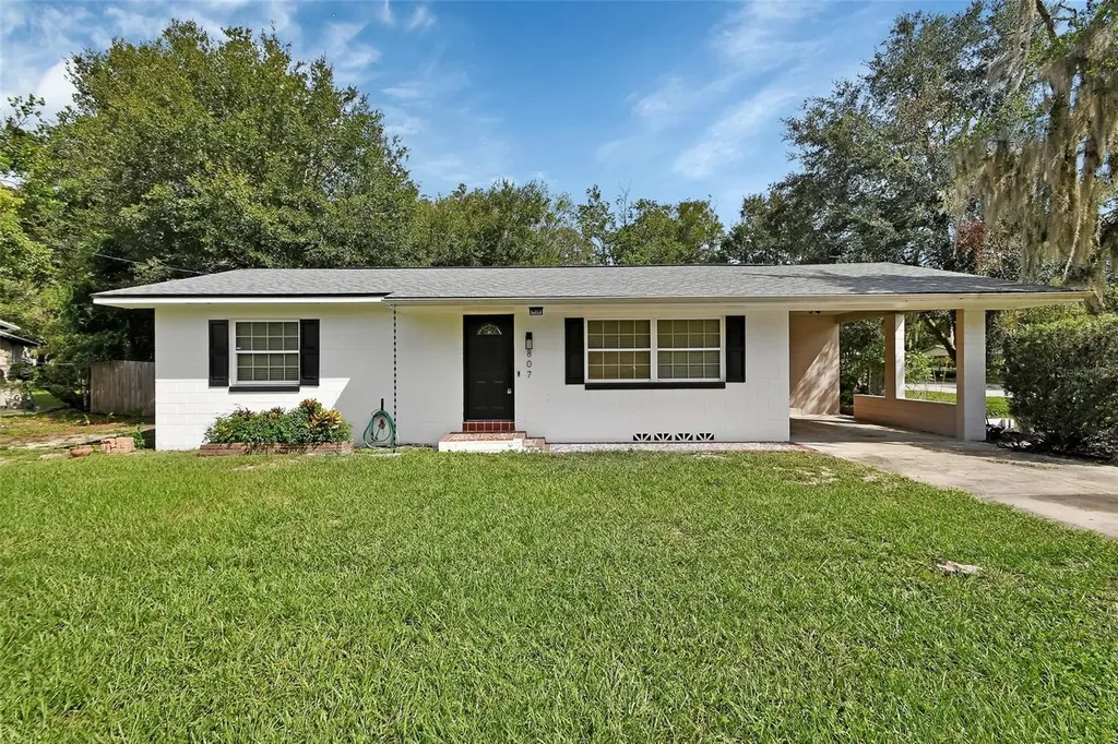 807 W Church Street Deland FL 32720