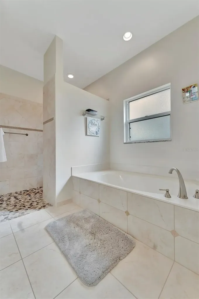 6738 Peach Tree Creek Road Bradenton FL 34203