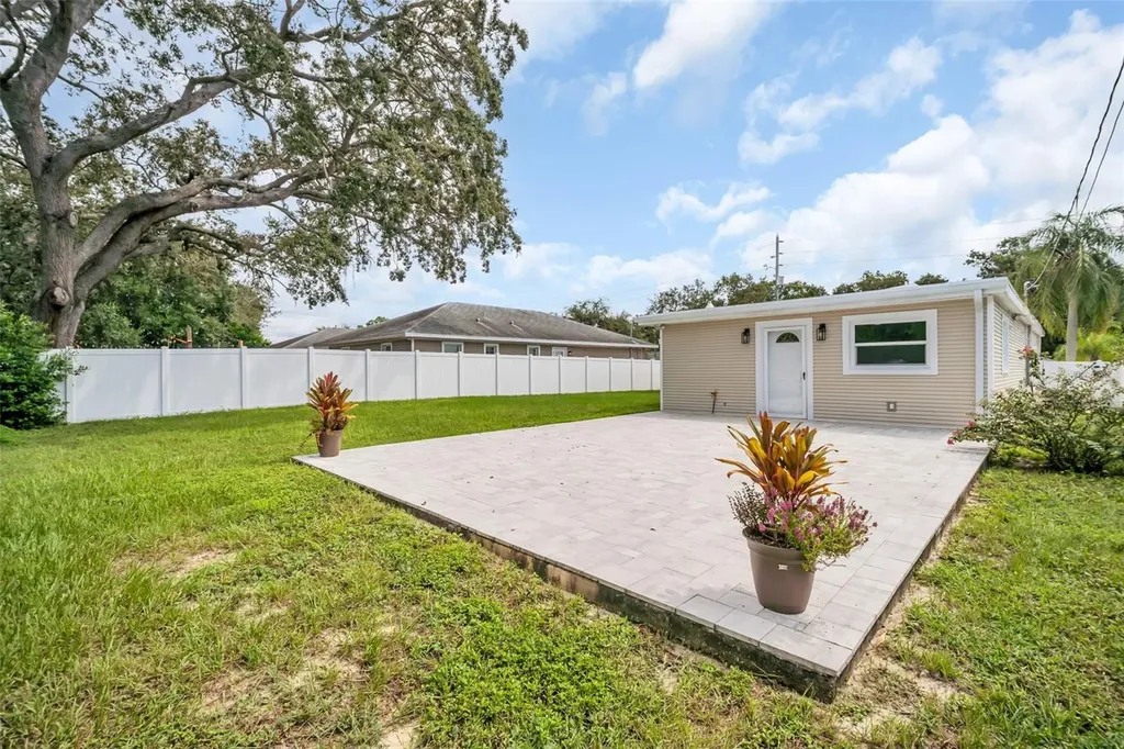 713 Pine Street Tarpon Springs FL 34689