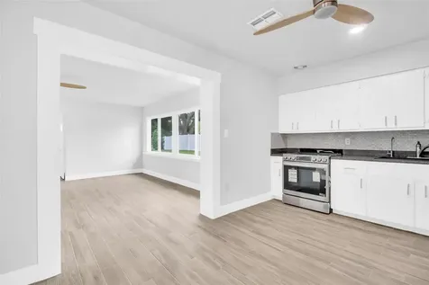 713 Pine Street Tarpon Springs FL 34689