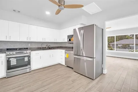 713 Pine Street Tarpon Springs FL 34689