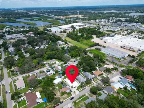 713 Pine Street Tarpon Springs FL 34689