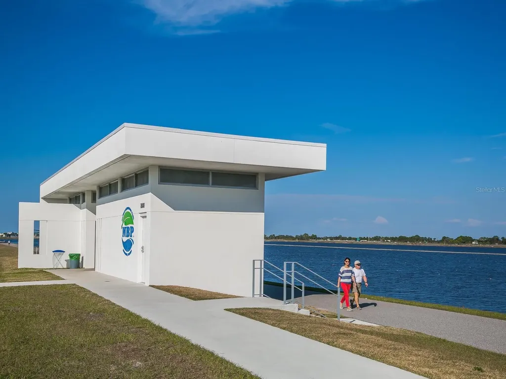 6103 Clubside Drive Sarasota FL 34243