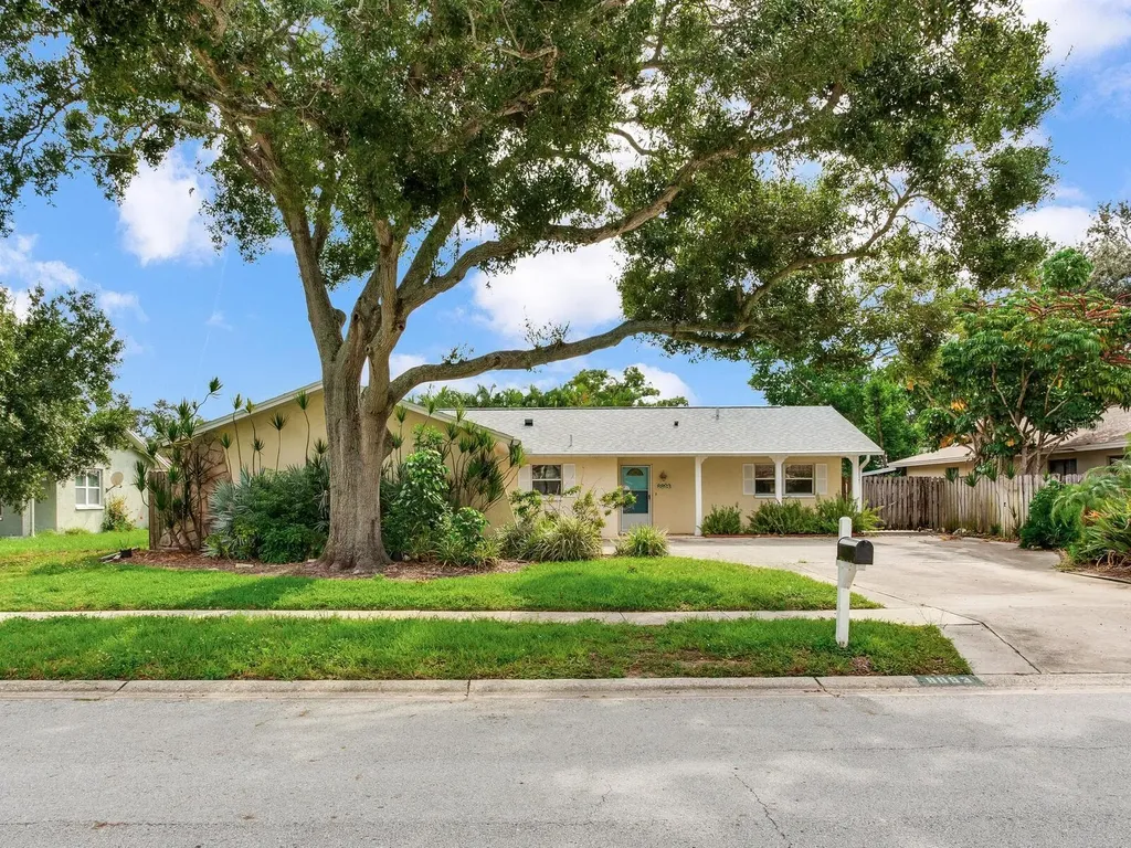 8893 118th Street Seminole FL 33772