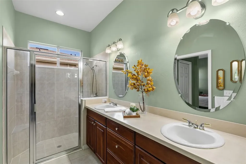 2404 Kensington Greens Drive Sun City Center FL 33573