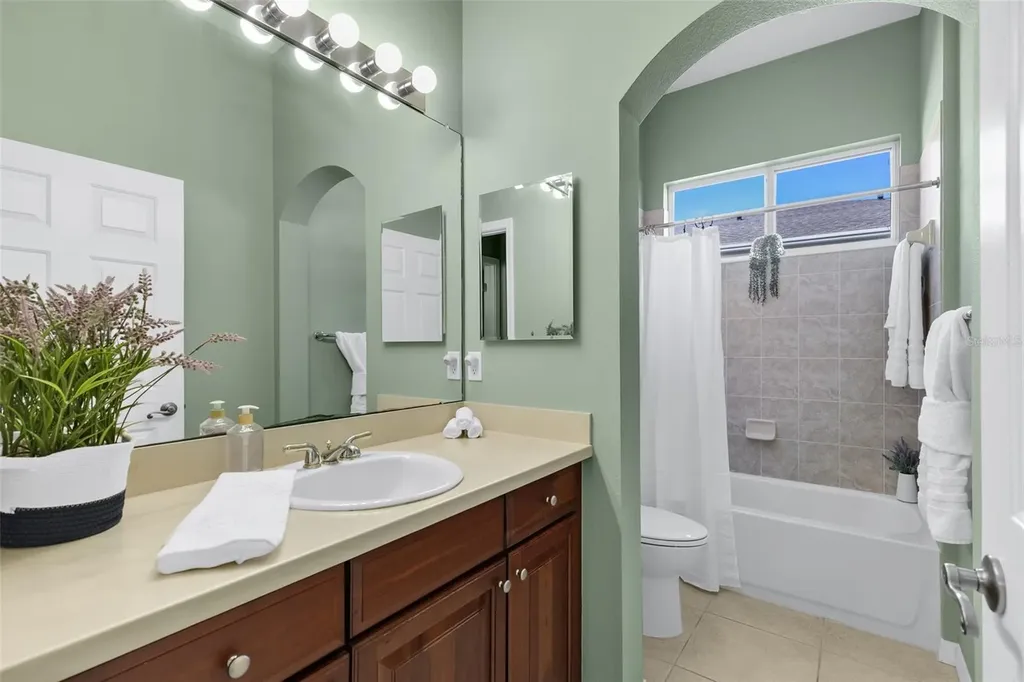 2404 Kensington Greens Drive Sun City Center FL 33573