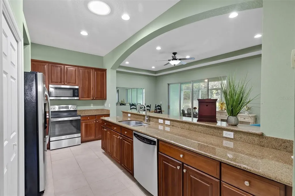 2404 Kensington Greens Drive Sun City Center FL 33573
